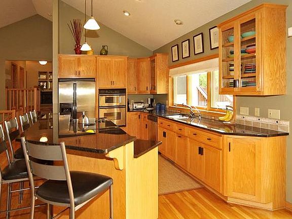 Breakfast bar/island