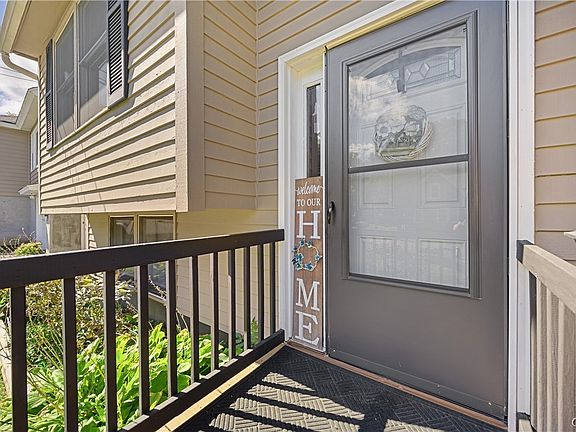 4th image of 142 Sunhill Ter