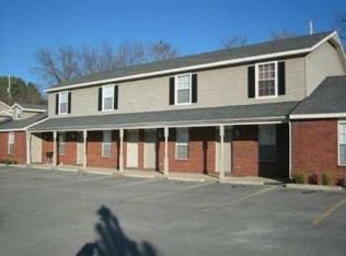 1226 N Iron Horse Dr, Fayetteville, AR 72703