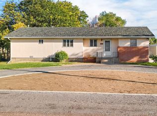 2221 Iris Rd, Pueblo, CO 81006