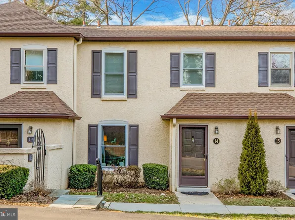 14 Summit Dr, Bryn Mawr, PA 19010