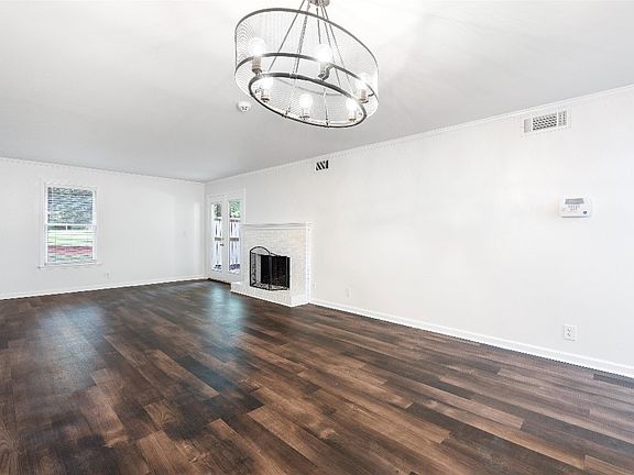 5th image of 252 Westfield Dr