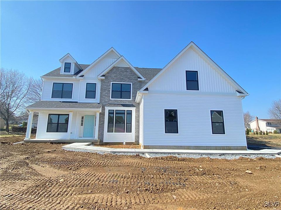 1st image of 110 Messinger St #11