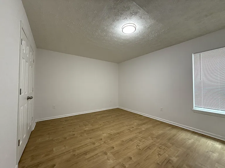 1723 W Kentucky St — Photo 9