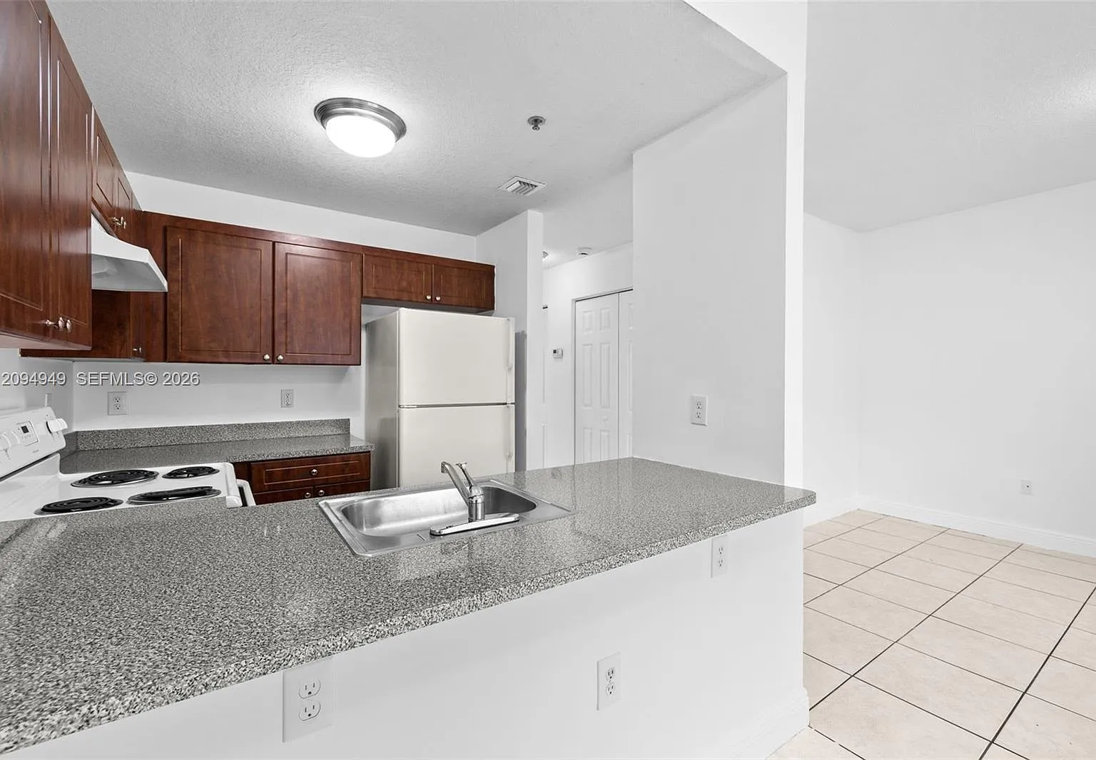 2 bed, 1.0 bath, 800 sqft, $2,100 — Photo 1