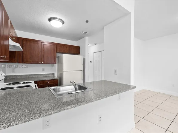 2461 W 78th St APT 103, Hialeah, FL 33016