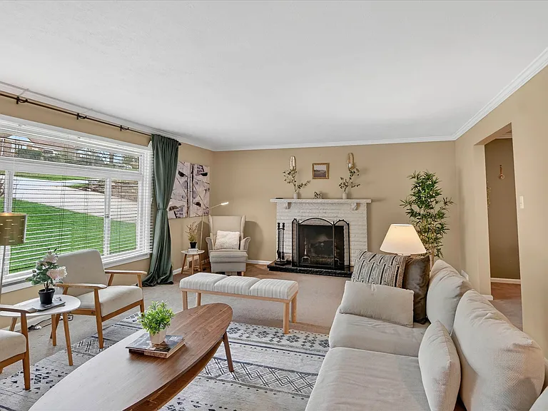 462 Greenhurst Dr — Photo 36