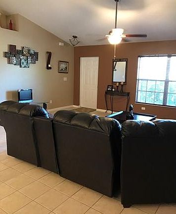 4th image of 1520 SW 29th St