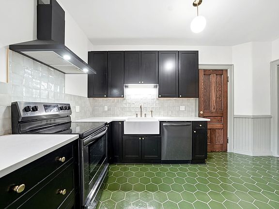 3rd image of 359 Lafayette Ave APT 2