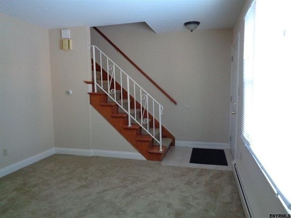 2nd image of 122B Frederick Ave