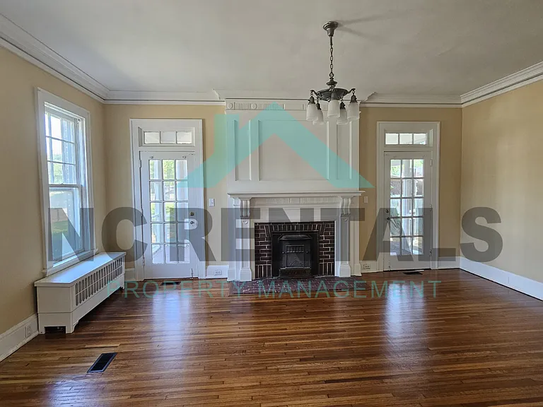 521 Park Pl — Photo 2
