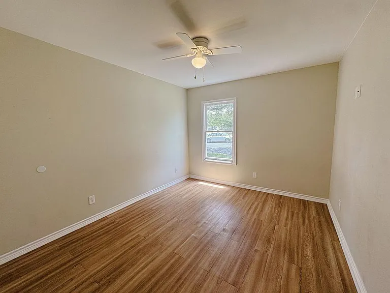 1705 Avondale St — Photo 12