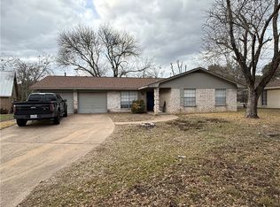 1213 S Ridgefield Cir, College Station, TX 77840