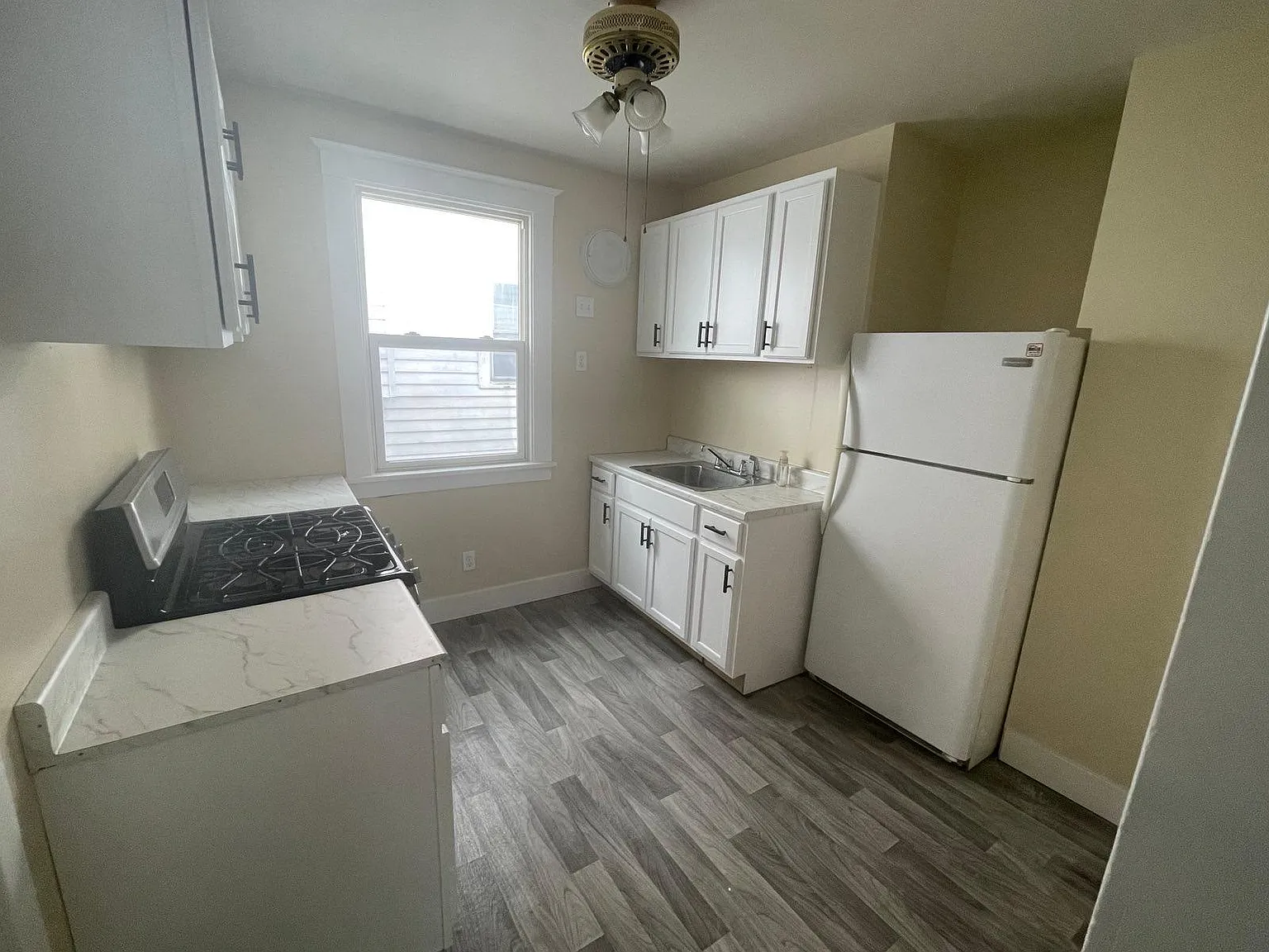 303 Crestwood Ave — Photo 3