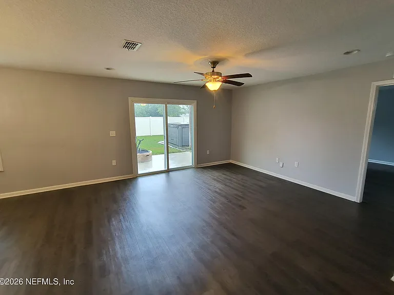 1211 Sarahs Landing Dr — Photo 6