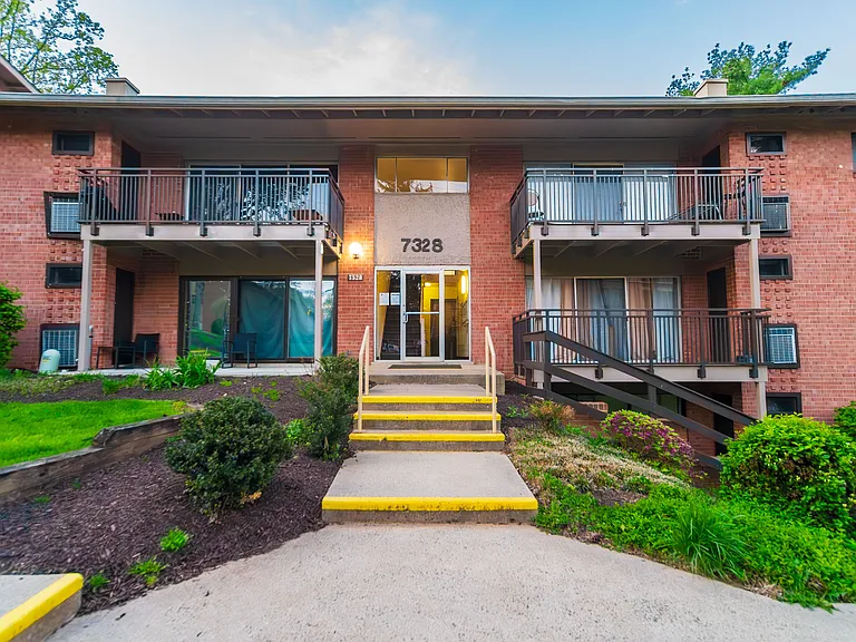 7328 Lee Hwy #203 — Photo 2