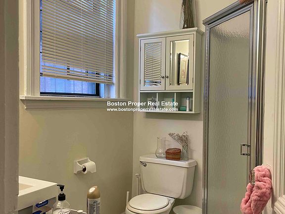 4th image of 27 1/2 Massachusetts Ave APT 4