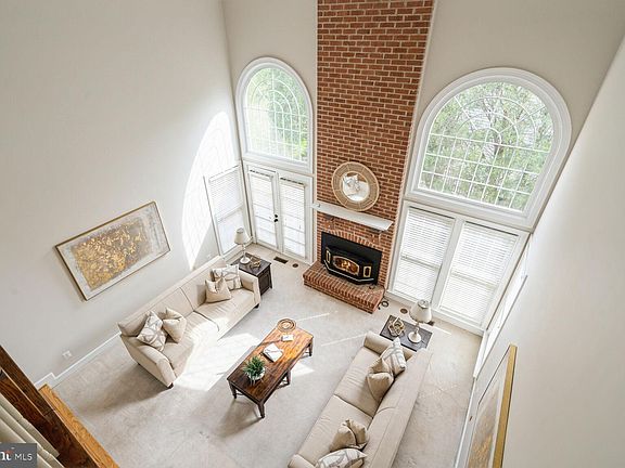3rd image of 8000 Hollington Pl