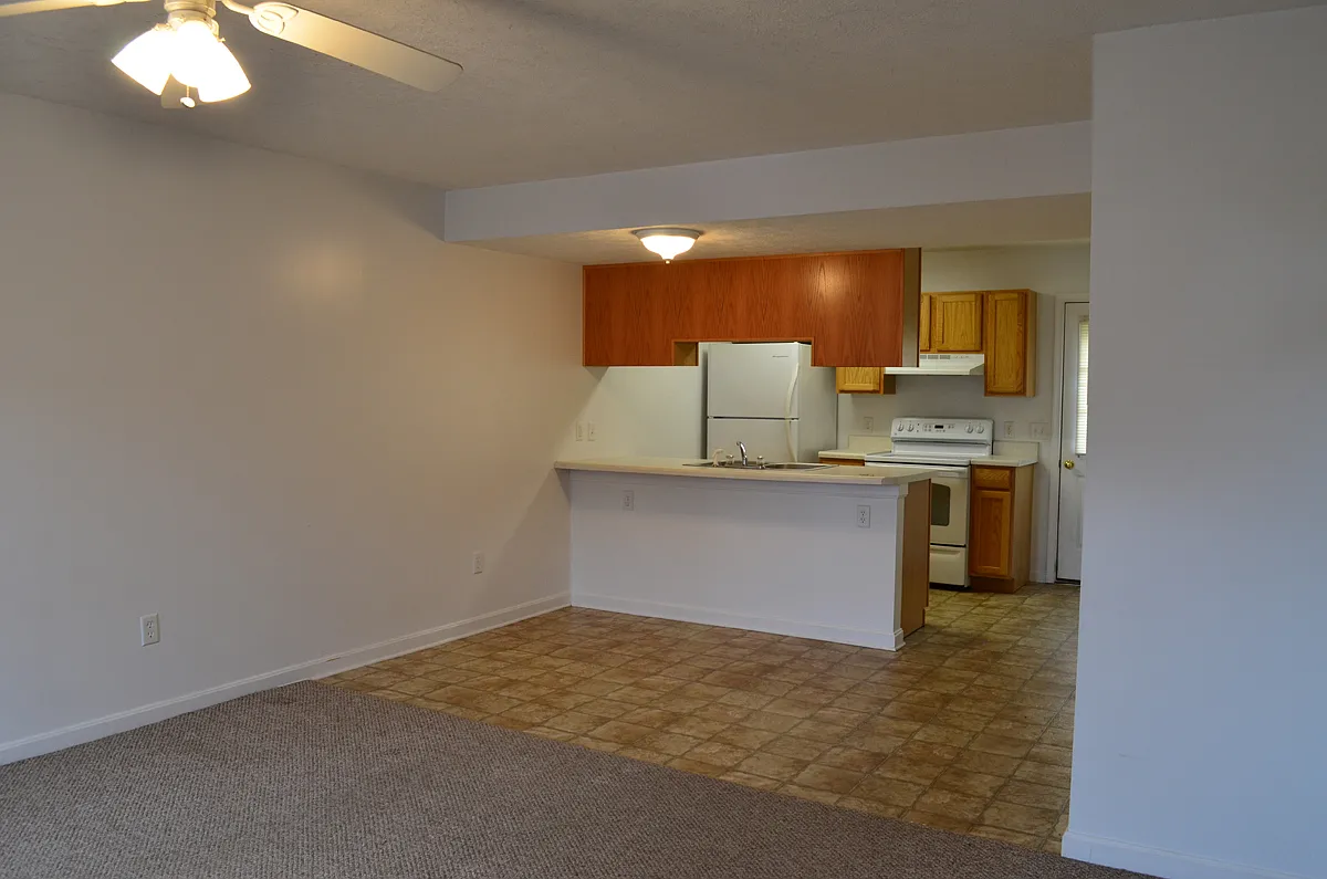 Charming Broadway Townhome — Photo 3