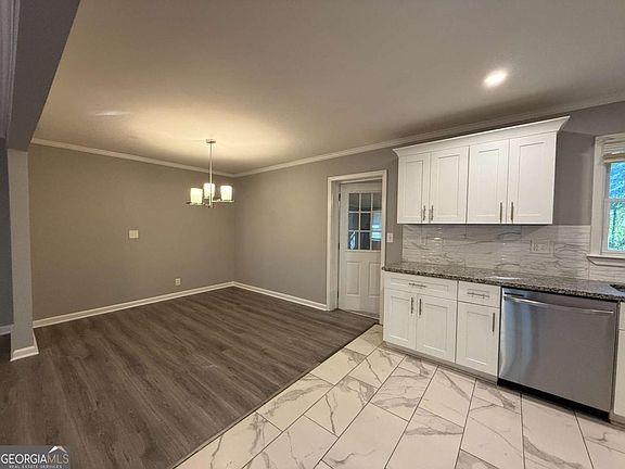 5th image of 1576 Carolyn Dr APT A