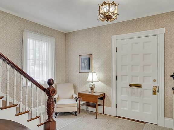 5th image of 1083 Walnut St