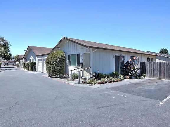 3rd image of 179 Carnation Dr