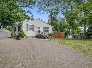 617 Goodview Ave N, Oakdale, MN 55128