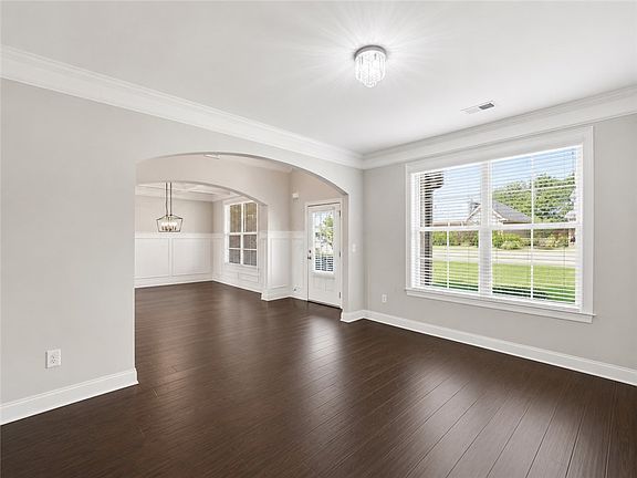 3rd image of 2719 Mimms Ln