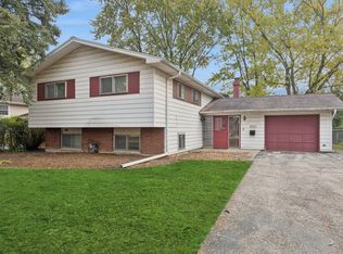 405 W Newport Rd, Hoffman Estates, IL 60169