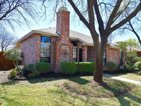 3rd image of 996 Downey Dr