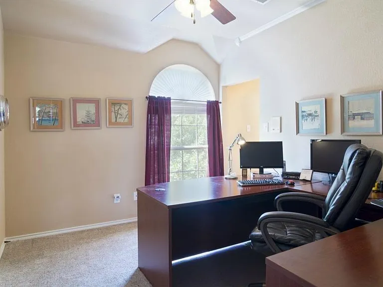 213 Longview Ct — Photo 17