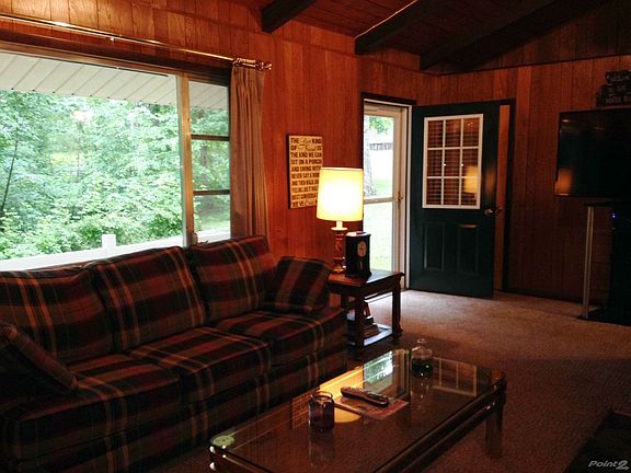 Big window to private acreage