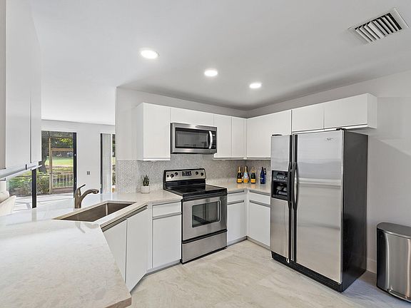 5th image of 729 Windermere Way