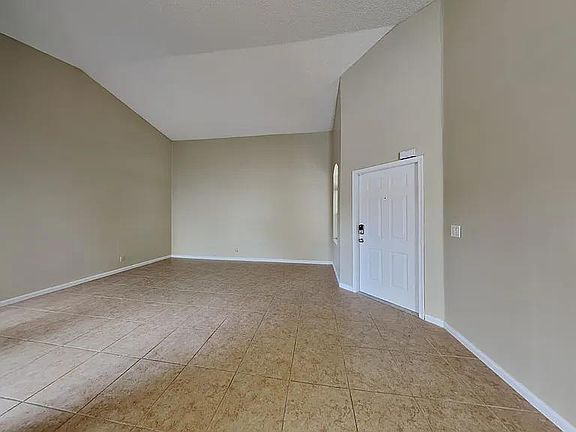 4th image of 991 River Run Cir S