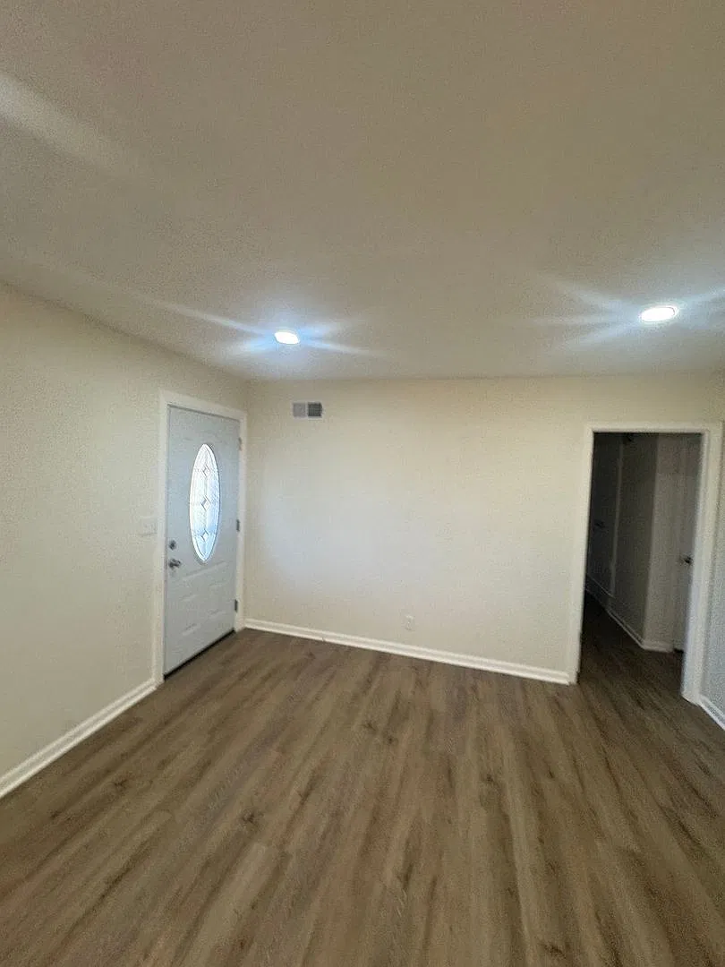 Welcome to 1853 Kingsview Drive! — Photo 3