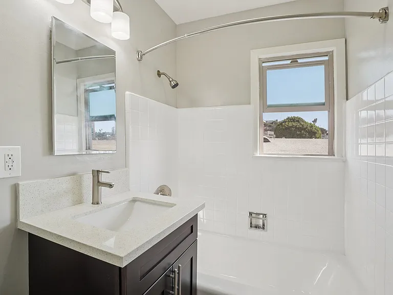Ladera Apartments — Photo 15