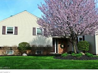 1867 Camberly Dr, Lyndhurst, OH