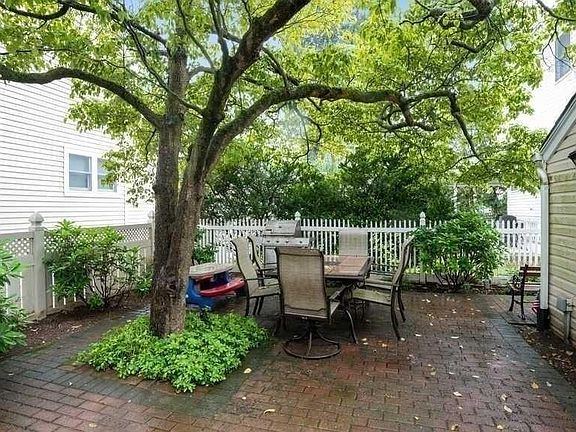 3rd image of 358 Tulip Ave