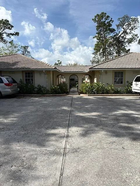 1046 Goldenrod Rd #1048
