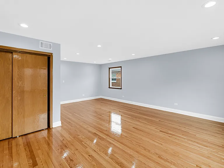 5740 N Lowell Ave #2 — Photo 6