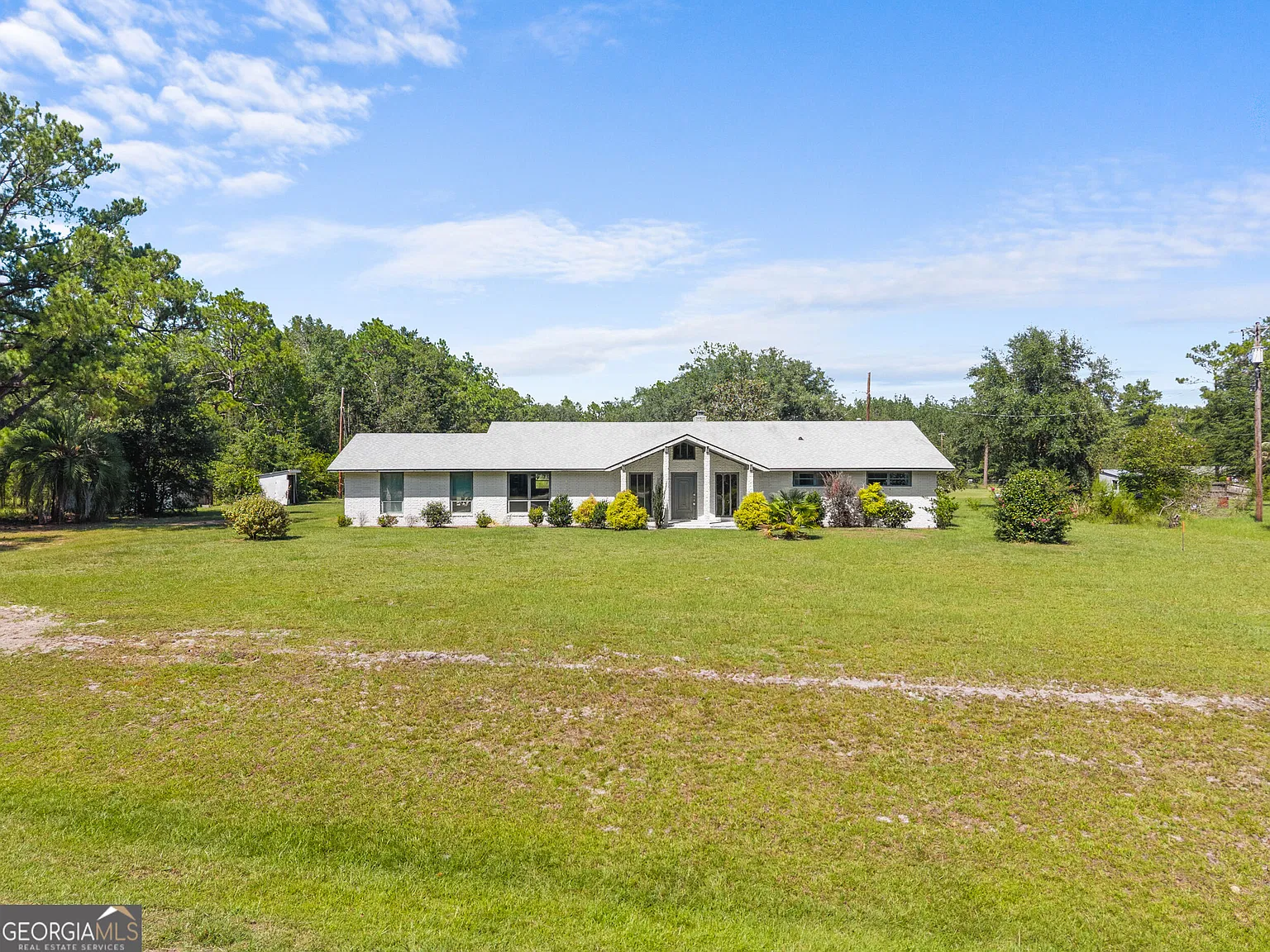 3 bed, 2.0 bath, 2080 sqft, $2,100 — Photo 3