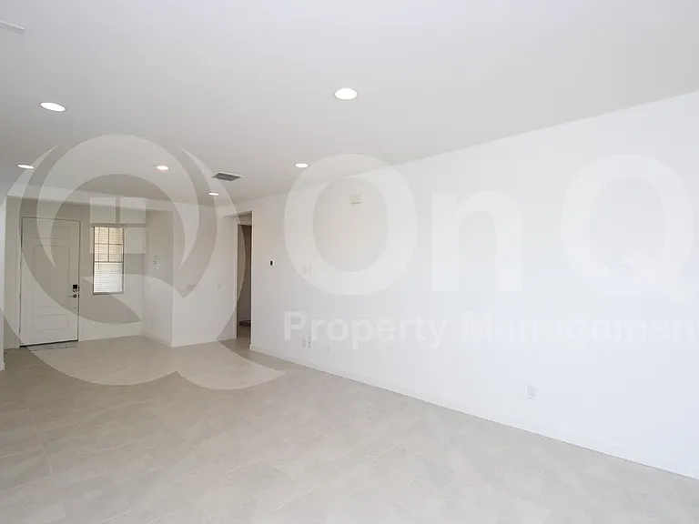 9432 W Roma Ave — Photo 10