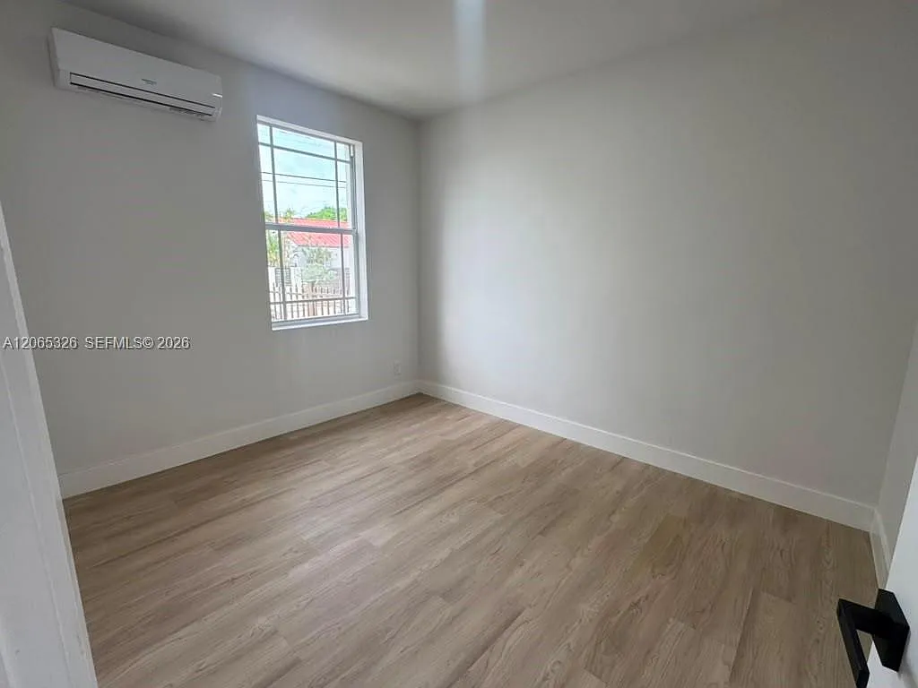 Beacon Manor — Photo 4