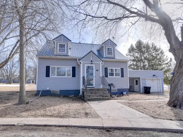 14 Briar Place Dr, Estherville, IA 51334