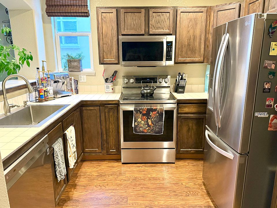 New stainless steel appliances, including self cleaning options and an oven air fryer feature.