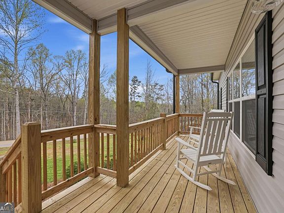 3rd image of 400 Garrett Rd