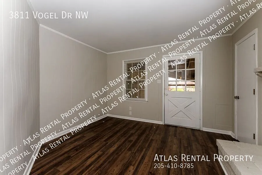 Room for Everyone! Renovated 6-Bedroom, 2.5-Bath Home — Photo 4