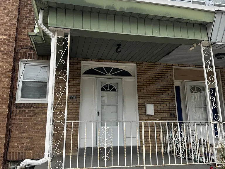 885 Granite St — Photo 1