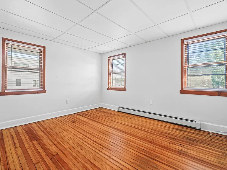 33 Franklin St — Photo 16