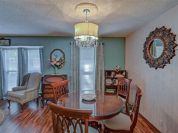 3rd image of 10337 Leicester Dr